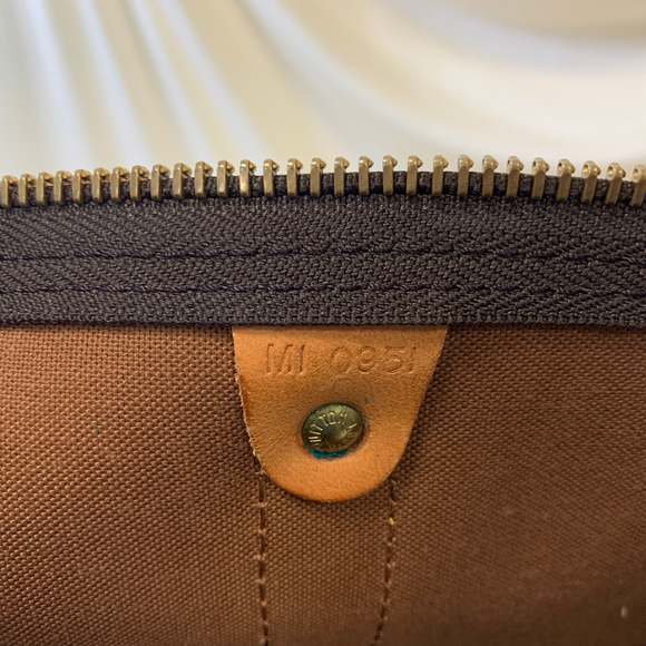 Louis Vuitton Monogram Keepall 55 Sku# 64841 - Picture 8 of 9